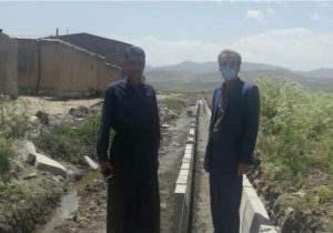 بازدید بخشدار مرکزی ازنا از روند اجرای ساماندهی روان آب ها و فاضلاب های خانگی در روستای علی آباد