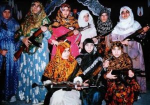 بررسی نقش زنان لرستانی در دفاع مقدس