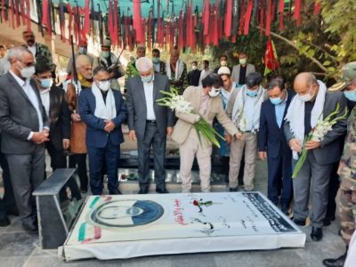 وزیر کشور به مقام شامخ شهدای لرستان ادای احترام کرد