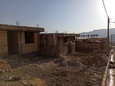 توقف یکسال احداث دایک حفاظتی معمولان ؛ نصف منازل مسکونی سیل‌زدگان معمولان نیمه کاره مانده‌اند!