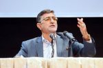 برخی دستشان می‌لرزد واقعیت ها را بنویسند ، مردم متوجه قلم های جهت دار هستند