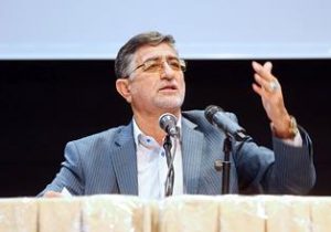 برخی دستشان می‌لرزد واقعیت ها را بنویسند ، مردم متوجه قلم های جهت دار هستند