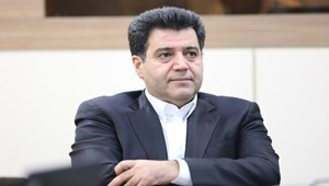 قاشق بزرگ و بشقاب خالی