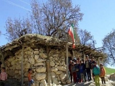 عمده مدارس سنگی لرستان در روستاهای الیگودرز و دلفان قرار دارند