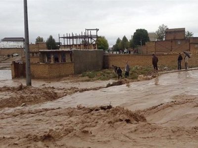 جاده دسترسی به بقعه امامزاده احمد پلدختر بر اثر بارندگی مسدود شد