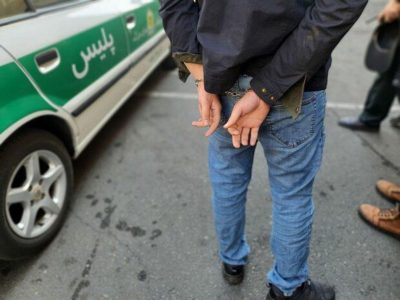 دستبند پلیس بر دستان سارق خودرو در خرم آباد