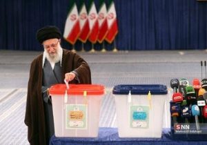 رهبر انقلاب رای خود را به صندوق انداختند