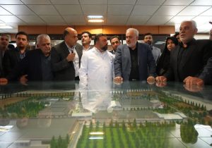 بازدید وزیر صنعت معدن و تجارت از کارخانه داروسازی اکسیر بروجرد