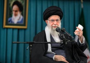 آمریکایی‌ها بدانند ملت ایران تسلیم‌شدنی نیست