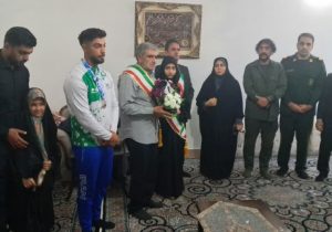 اهدای مدال قایقران لرستانی به خانواده شهیدمرادی