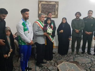 اهدای مدال قایقران لرستانی به خانواده شهیدمرادی