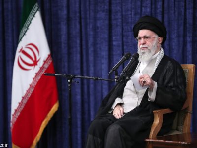 ملت با جهت‌گیری‌های گوناگون سیاسی و وزن متفاوت مذهبی پای ایران عزیز ایستاد