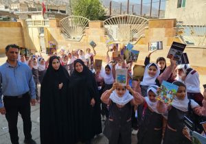 اهدای ۲۰۰ جلد کتاب به دانش‌آموزان روستایی خرم‌آباد