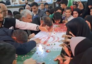 استقبال اهالی مسجد محله قمر بنی هاشم خرم آباد از شهید فاطمی