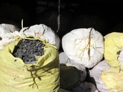 توقيف محموله ۲۲ تنی ذغال بلوط غيرمجاز در اليگودرز