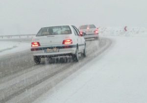 بارش برف، راه ارتباطی ۴۰۰ روستای دلفان مسدود شد