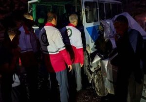 برخورد پژو با مینیبوس در جاده نورآباد ۷ نفر مصدوم برجای گذاشت